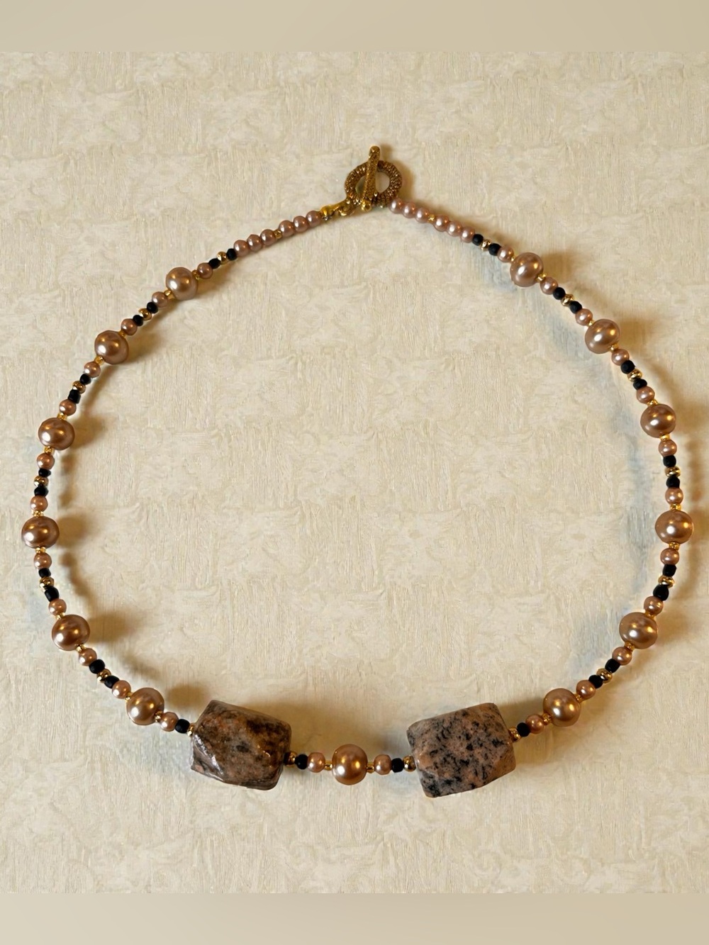 💝2/20$ Beaded necklace with strawberry quartz stones, champagne beads